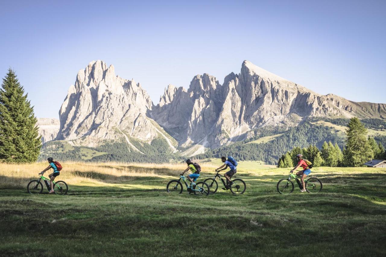 Adler Spa Resort Dolomiti Ortisei Luaran gambar